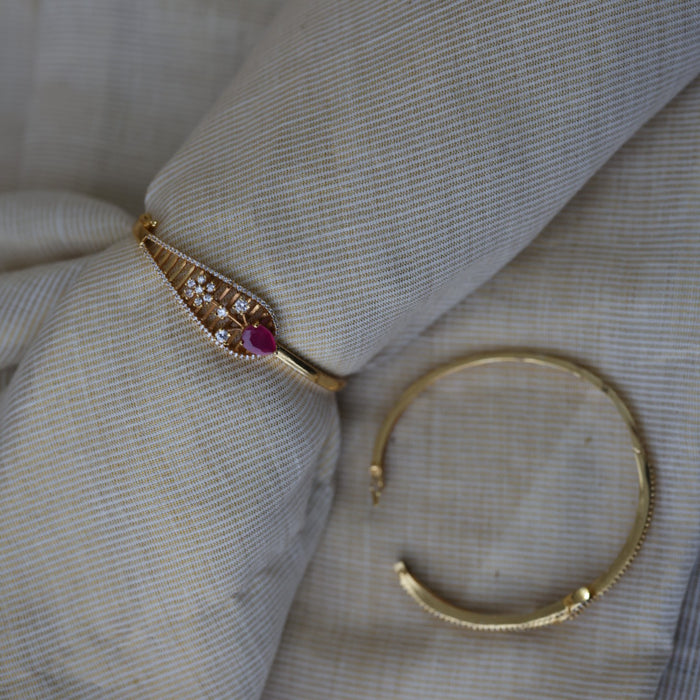 Heritage gold plated white stone bangle -One size fits all  HB6899