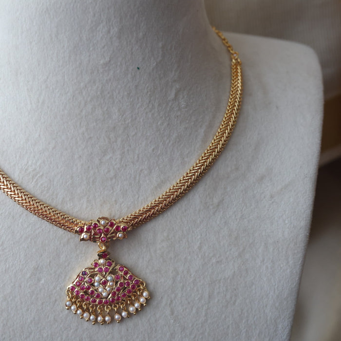 Heritage gold plated ruby white stone short necklace H1143
