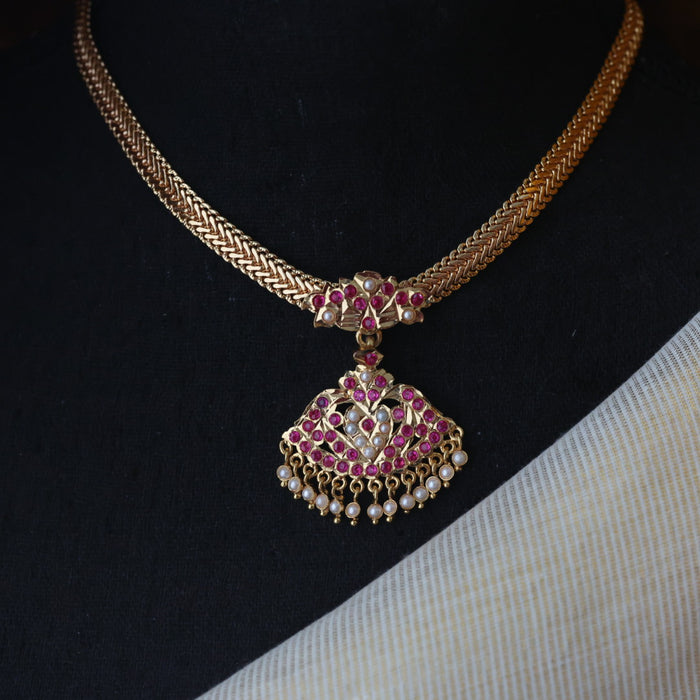 Heritage gold plated ruby white stone short necklace H1143