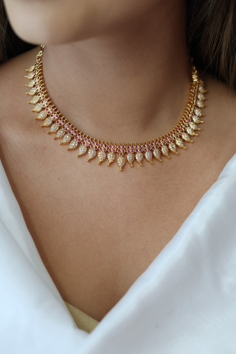 Heritage gold plated ruby white stone mango short necklace H79222