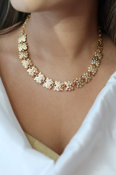 Heritage gold plated white stone short necklace H7394