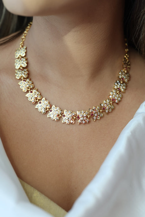 Heritage gold plated white stone short necklace H7394