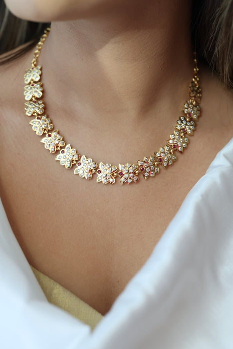 Heritage gold plated white stone short necklace H7394