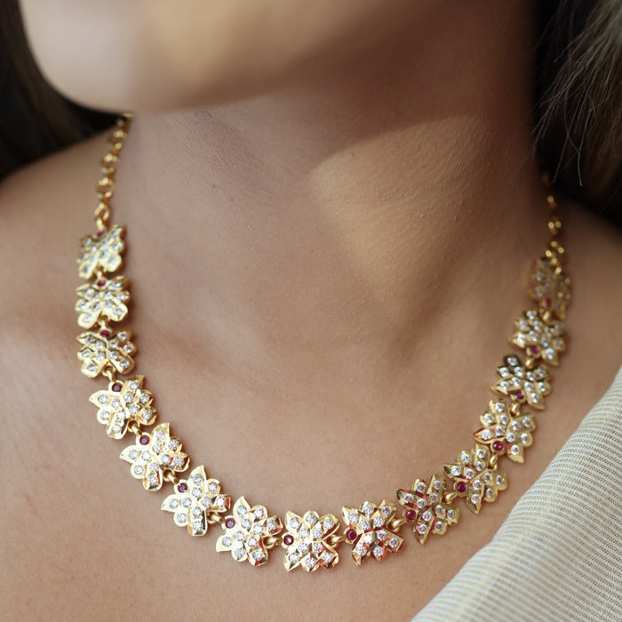 Heritage gold plated white stone short necklace H7394