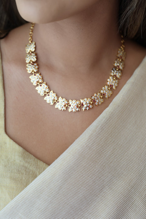 Heritage gold plated white stone short necklace H7394