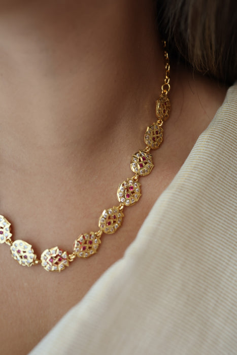 Heritage gold plated ruby white stone short necklace H88022