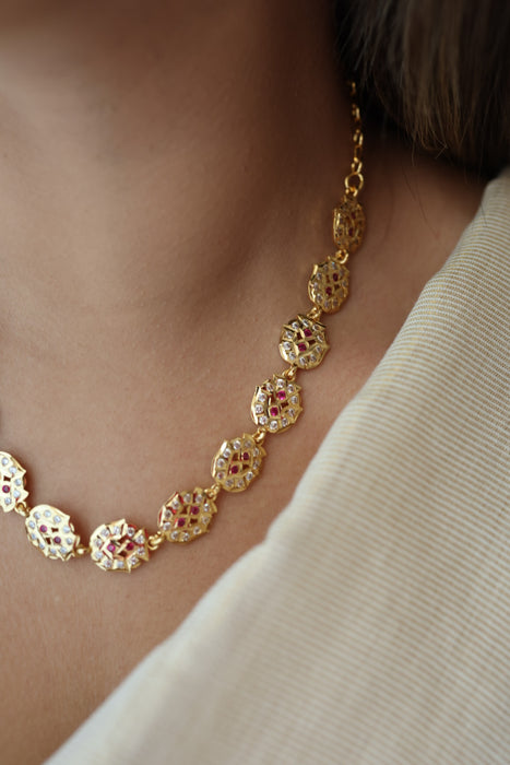 Heritage gold plated ruby white stone short necklace H88022
