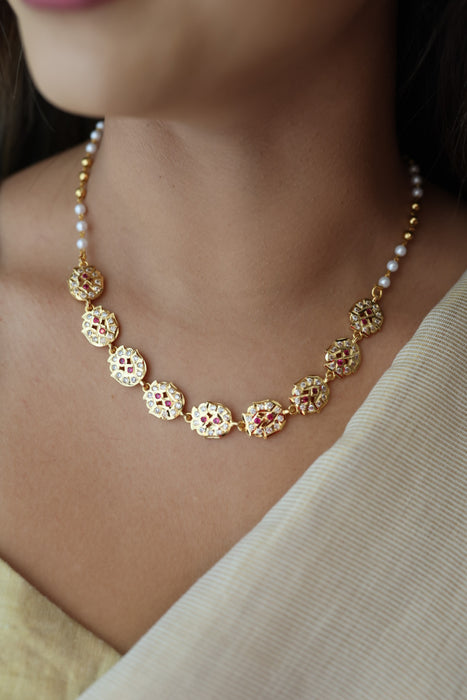 Heritage gold plated ruby white stone short necklace H78982