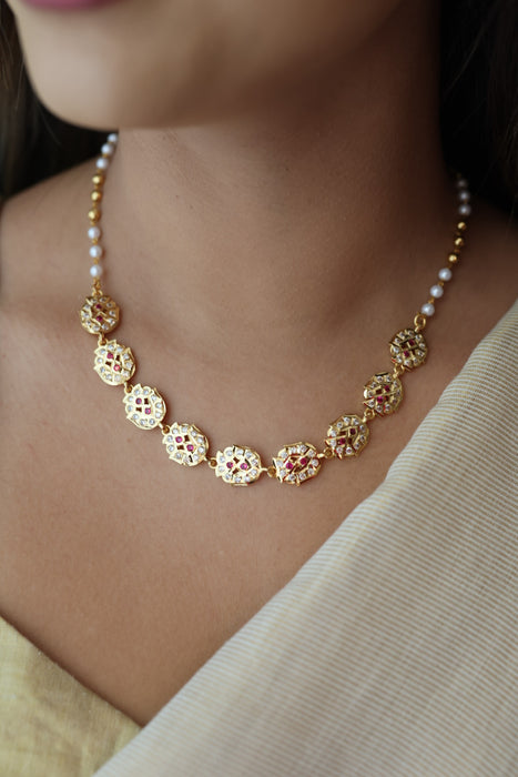 Heritage gold plated ruby white stone short necklace H78982