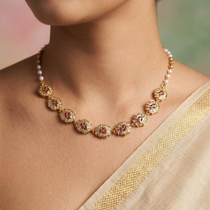 Heritage gold plated ruby white stone short necklace H78982