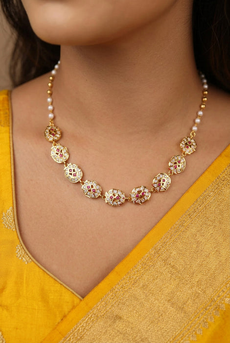 Heritage gold plated ruby white stone short necklace H78982