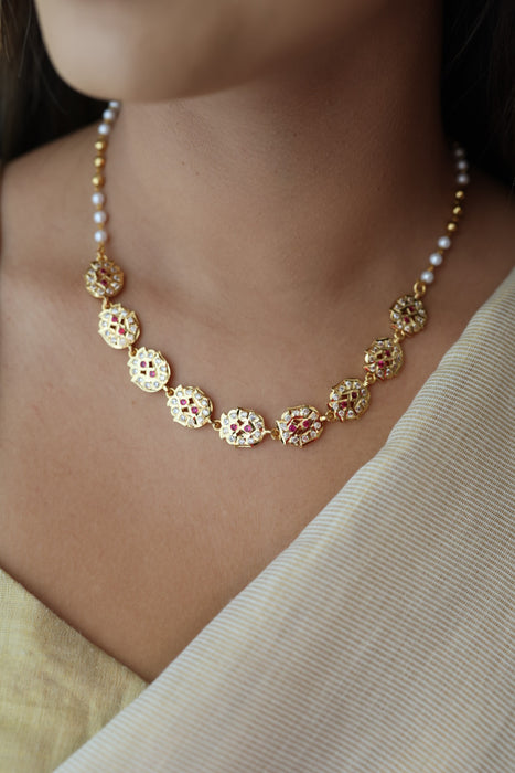Heritage gold plated ruby white stone short necklace H78982