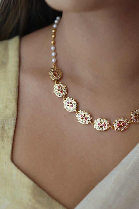 Heritage gold plated ruby white stone short necklace H78982
