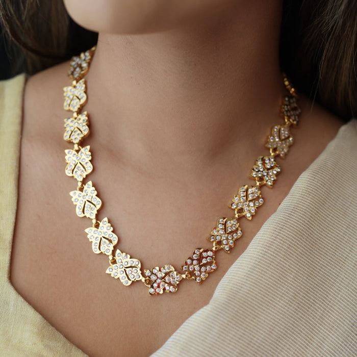 Heritage gold plated white stone short necklace H8001