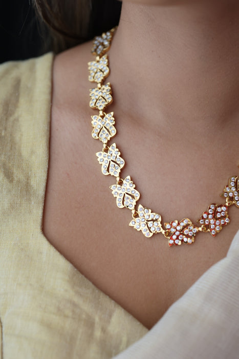 Heritage gold plated white stone short necklace H8001