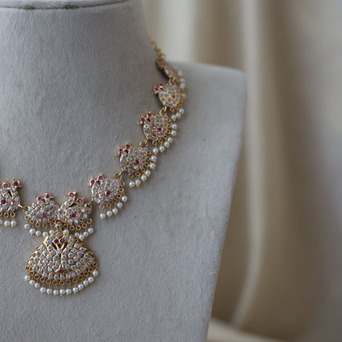 Heritage gold plated ruby white stone short necklace H02783