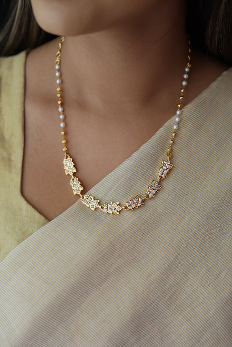 Heritage gold plated white stone short necklace H7788
