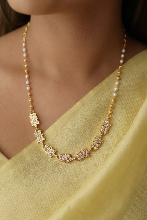Heritage gold plated white stone short necklace H7788
