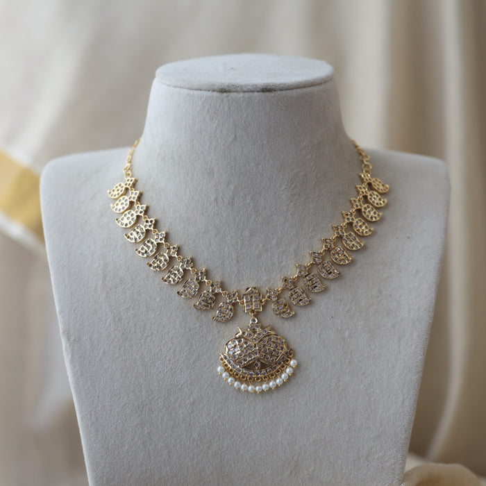 Heritage gold plated white stone short necklace H001123
