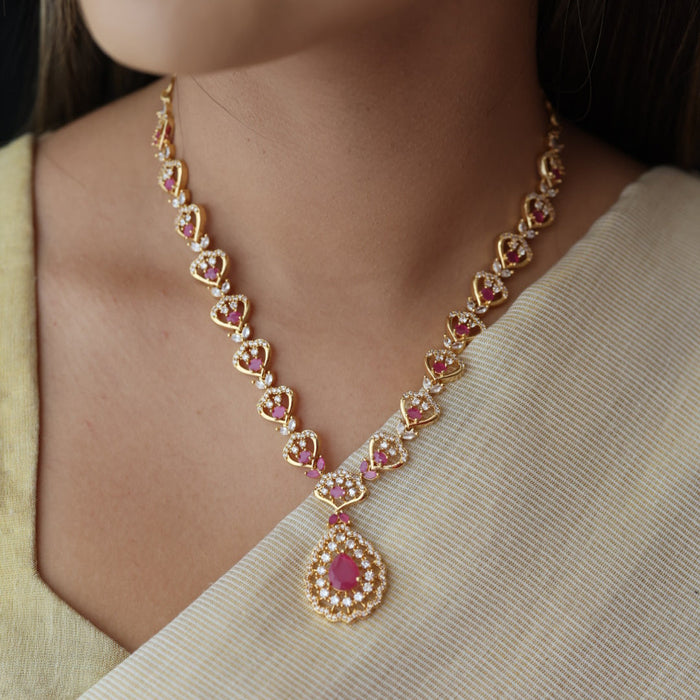 Heritage gold plated ruby white stone short necklace H7882