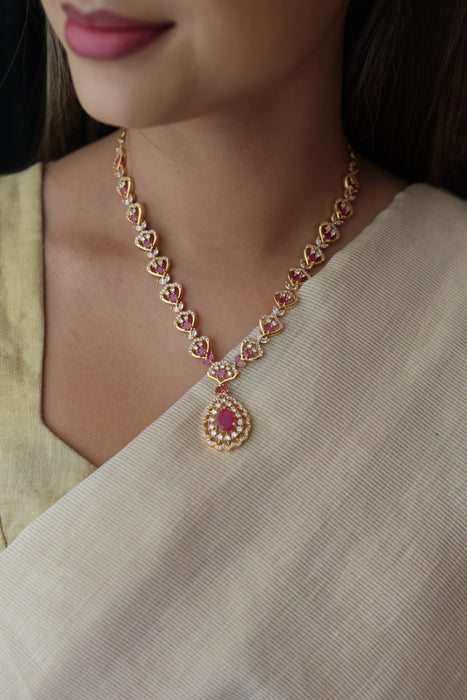 Heritage gold plated ruby white stone short necklace H7882