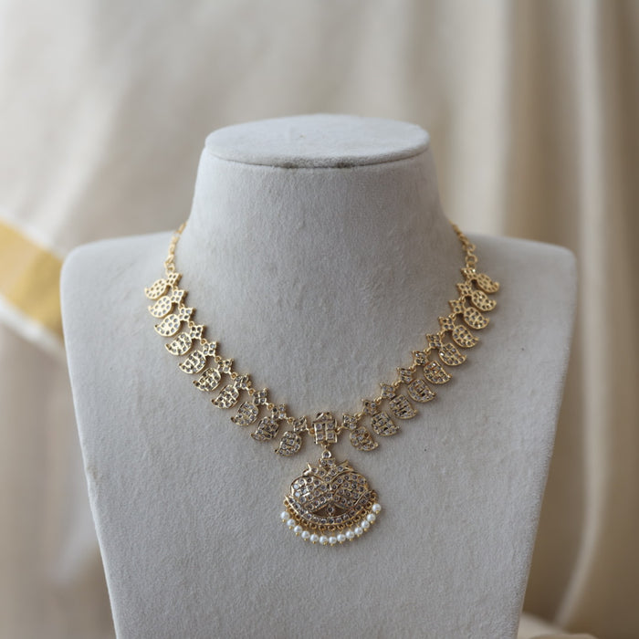 Heritage gold plated white stone short necklace H001123