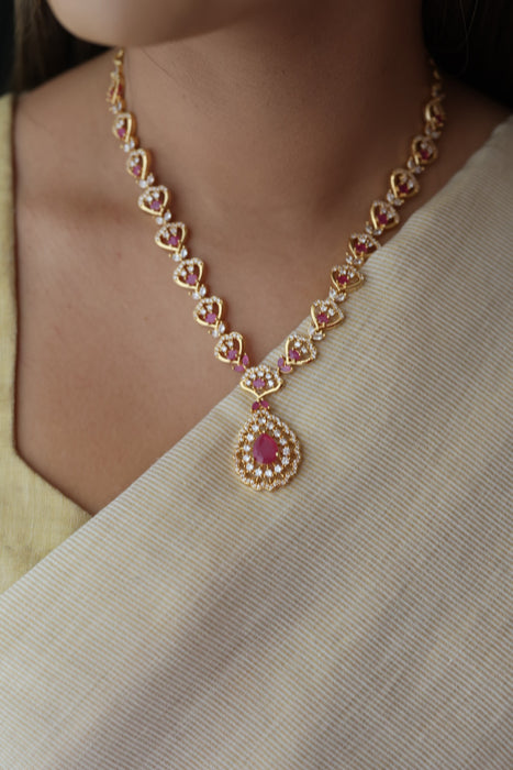 Heritage gold plated ruby white stone short necklace H7882