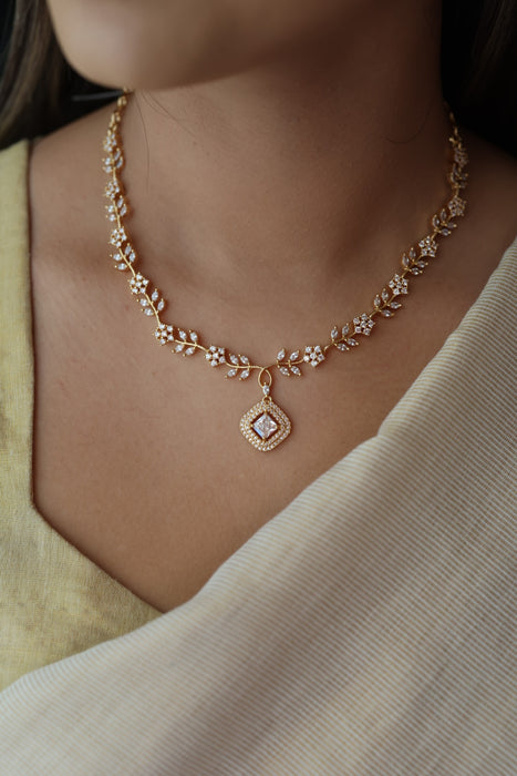 Heritage gold plated white stone short necklace with earrings  H80113