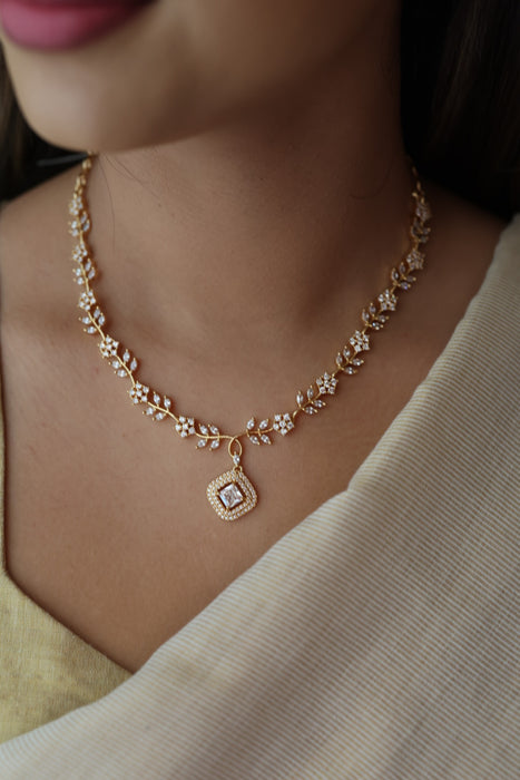 Heritage gold plated white stone short necklace with earrings  H80113