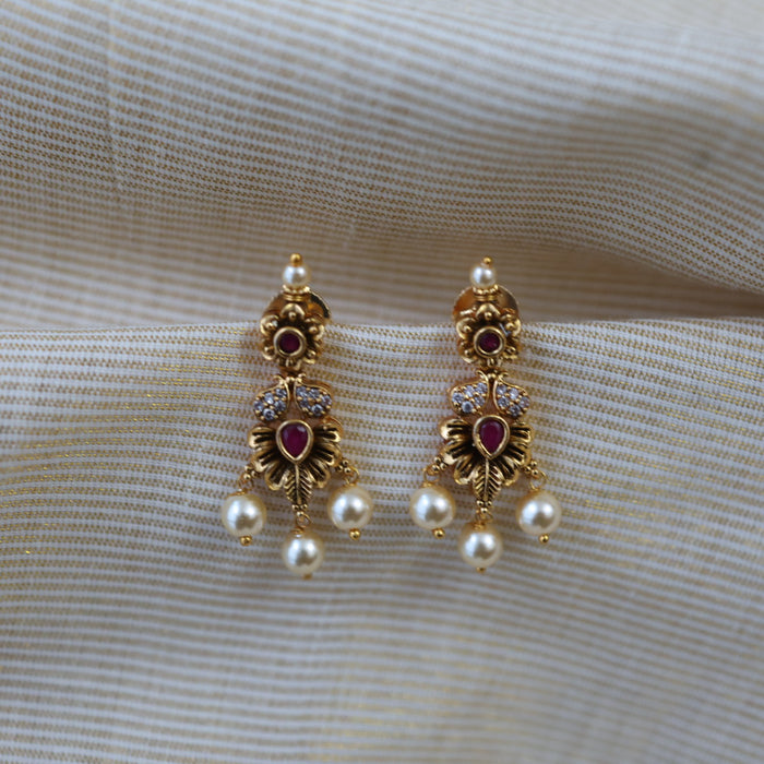 Antique gold studd earrings AD201