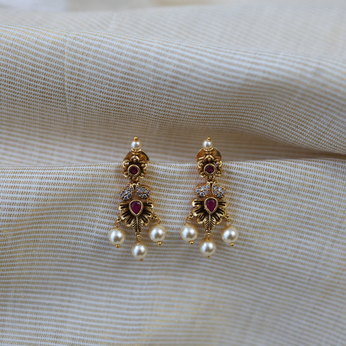 Antique gold studd earrings AD201