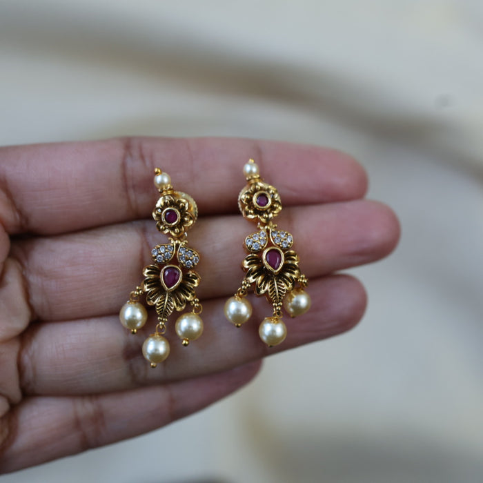 Antique gold studd earrings AD201