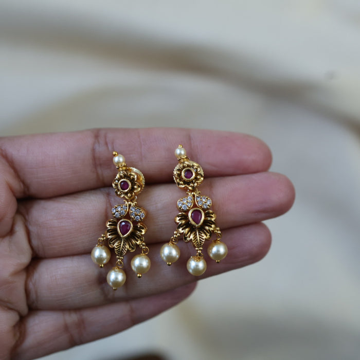 Antique gold studd earrings AD201