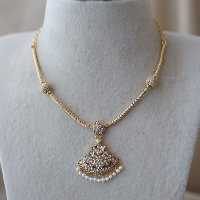Heritage gold plated white stone short necklace H6355