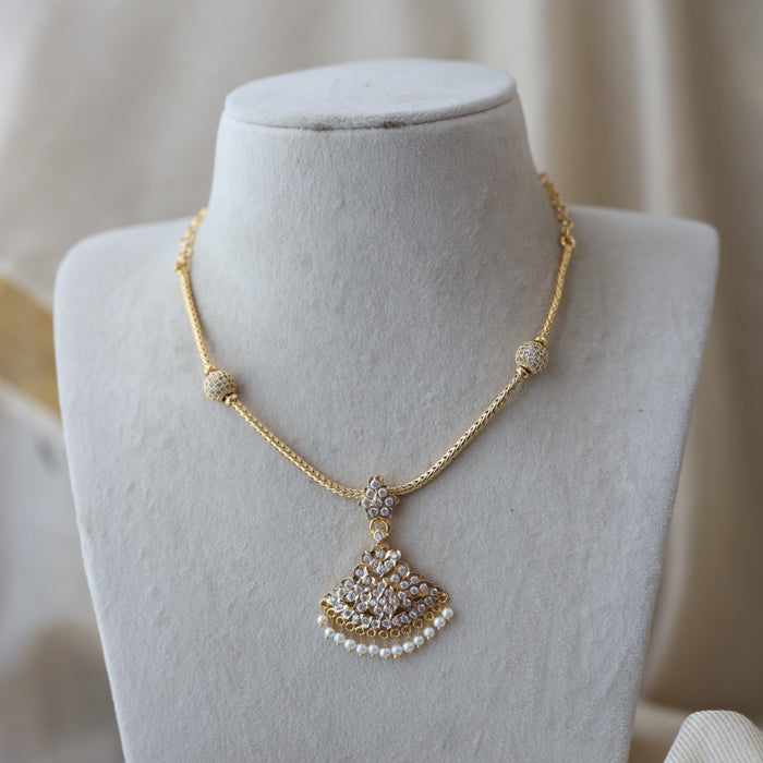 Heritage gold plated white stone short necklace H6355