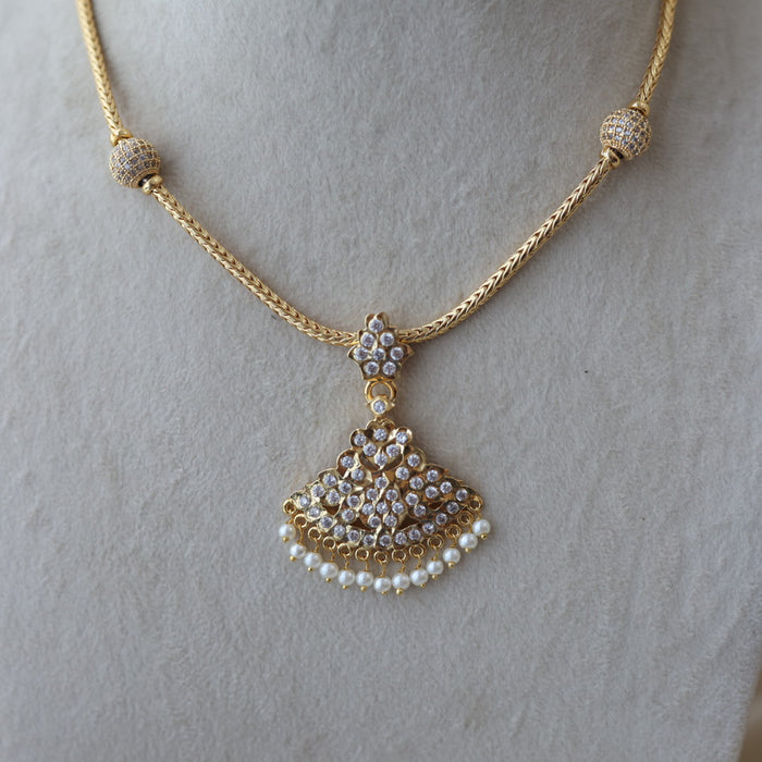 Heritage gold plated white stone short necklace H6355