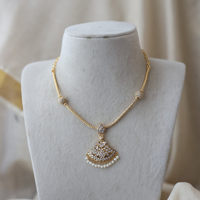 Heritage gold plated white stone short necklace H6355