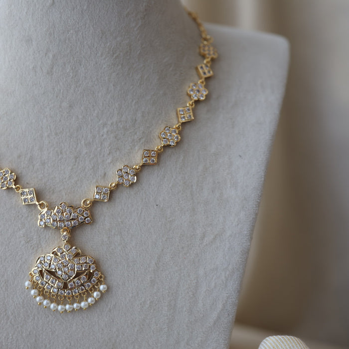Heritage gold plated white stone short necklace H1289