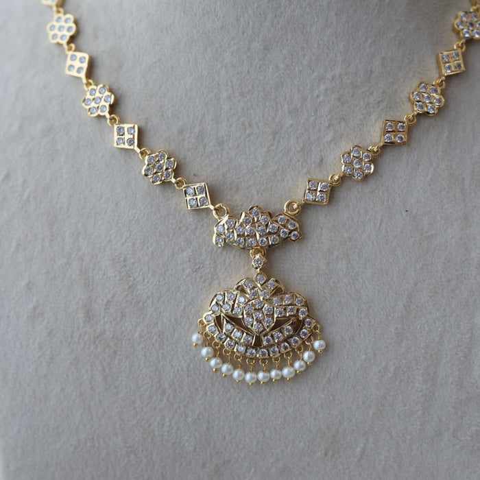 Heritage gold plated white stone short necklace H1289