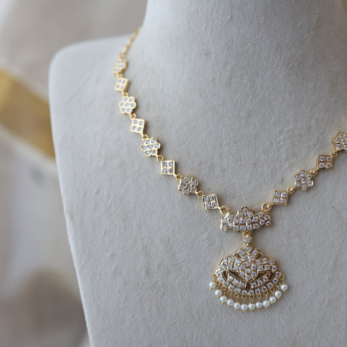 Heritage gold plated white stone short necklace H1289