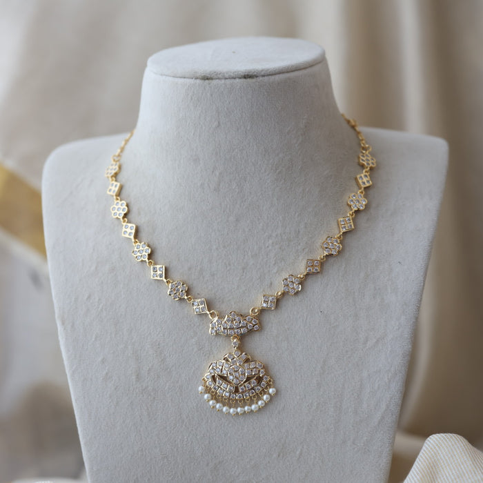 Heritage gold plated white stone short necklace H1289