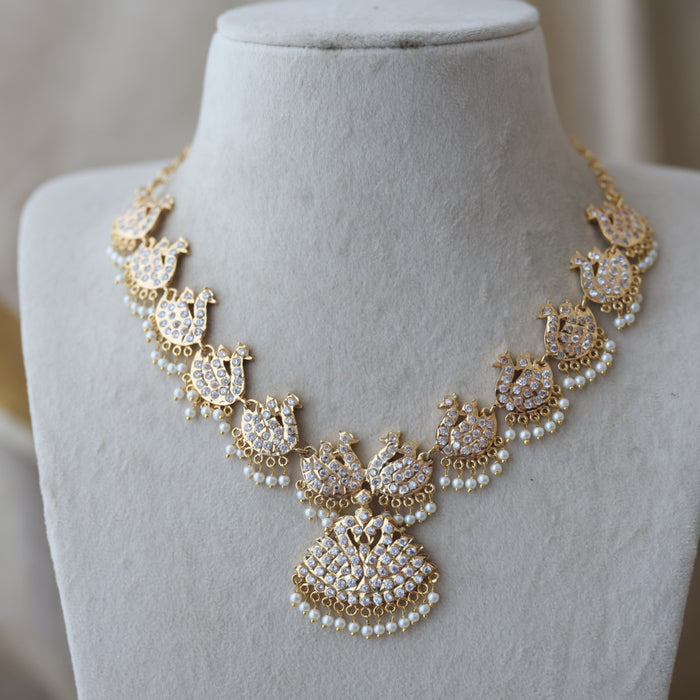 Heritage gold plated white stone short necklace H723