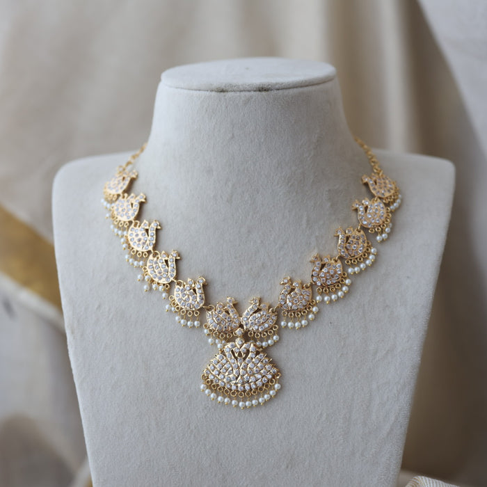 Heritage gold plated white stone short necklace H723