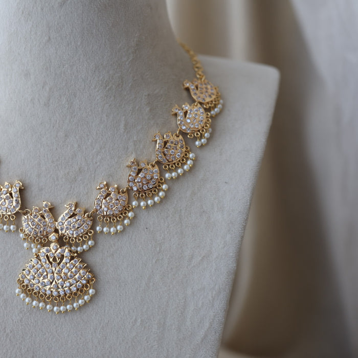 Heritage gold plated white stone short necklace H723
