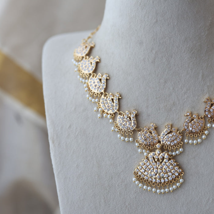 Heritage gold plated white stone short necklace H723