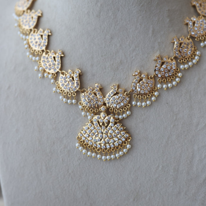 Heritage gold plated white stone short necklace H723
