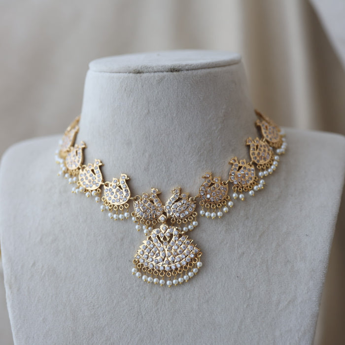 Heritage gold plated white stone short necklace H723