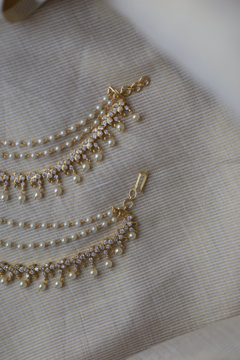 Heritage gold plated white stone mattal ear accessoris HM582