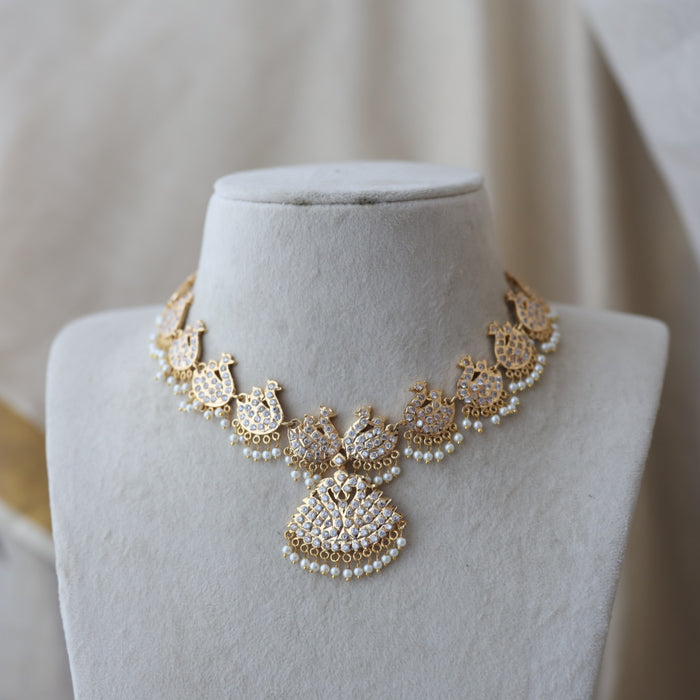 Heritage gold plated white stone short necklace H723