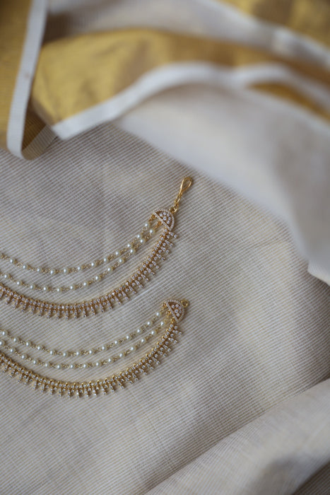 Heritage gold plated white stone mattal ear accessoris HM580